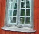 Snarlike stabelhengsler og hjørnejern. Petershagan, Glomdalsmuseet i Elverum. Foto: Gamletrehus.no thumbnail