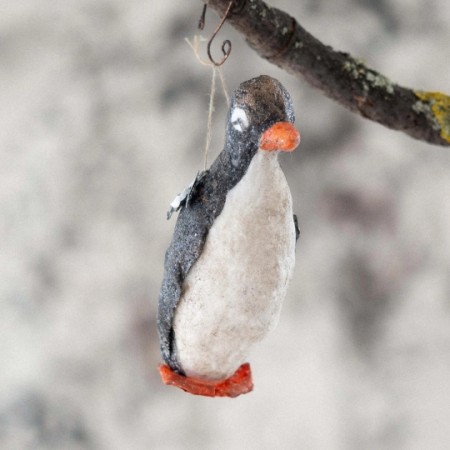 Pingvin av bomull og papir