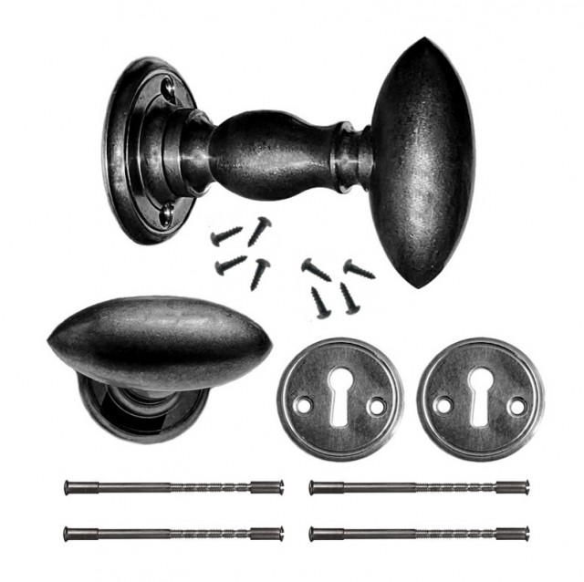 Ovalt dørhåndtak i jern, forbilde første halvdel 1800- tallet