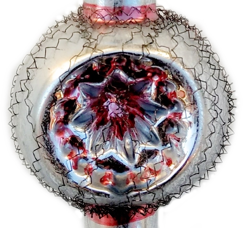 Bildet over: Detalj av spiret - Foto: Gamletrehus.no