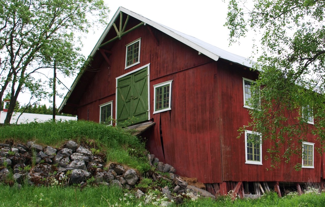 Låve med utsmykking sveitserstil