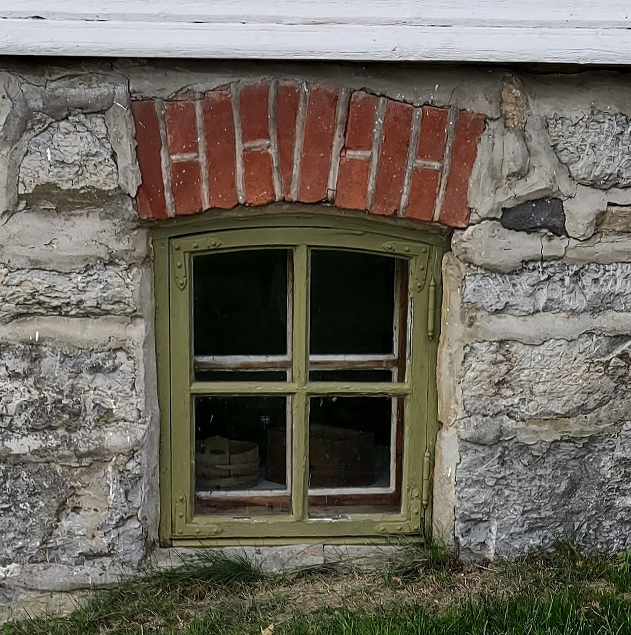 Kjellervindu i sveitserstil