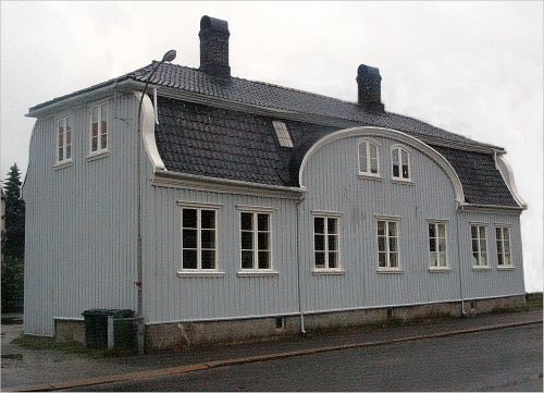 Halvvalmet_mansardtak_eldre hus